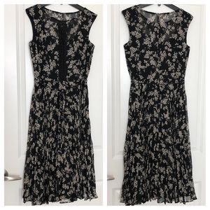 Gabby Skye Pleated Midi Floral Dress